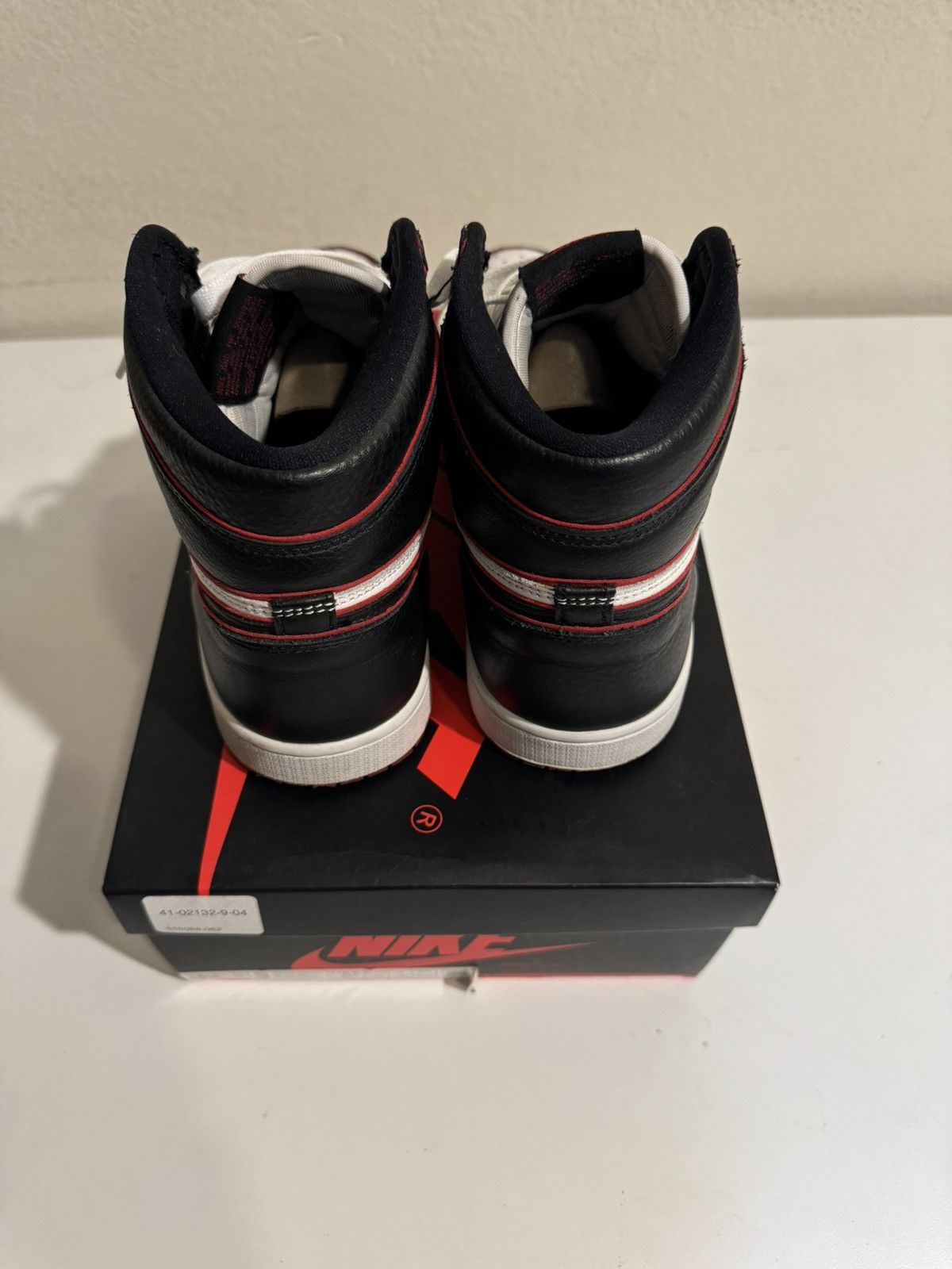 Nike Air Jordan 1 Retro High OG Bloodlines Size US 9.5 / EU 42-43 - 2 Thumbnail
