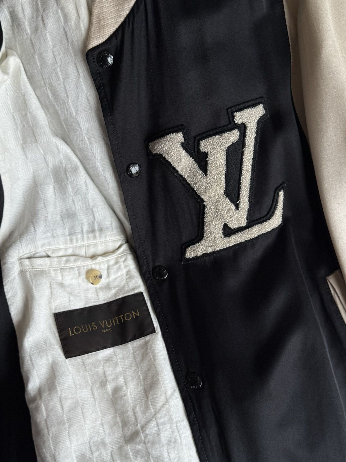 Louis Vuitton Louis Vuitton Silk Embroidered Runway Logo Varsity Jacket Size US XL / EU 56 / 4 - 2 Thumbnail