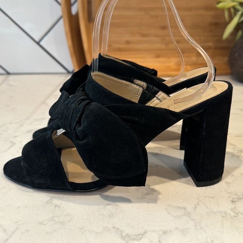 Ann Taylor Ann Taylor black suede bow block slide heels classic chic Size US 7 / IT 37 - 3 Thumbnail