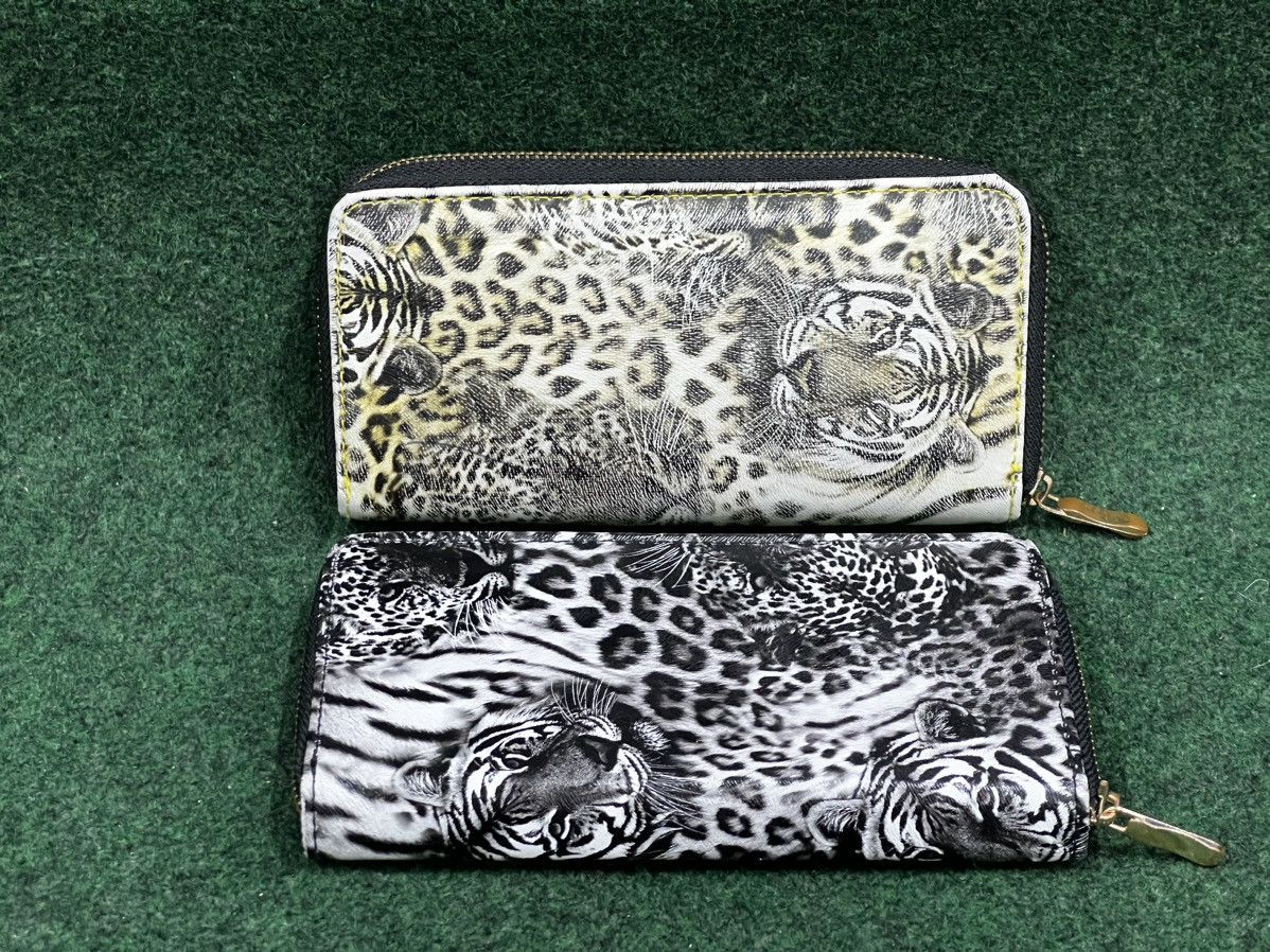 Japanese Brand 2 Tiger Zip Around Long Wallets Size ONE SIZE - 1 Thumbnail