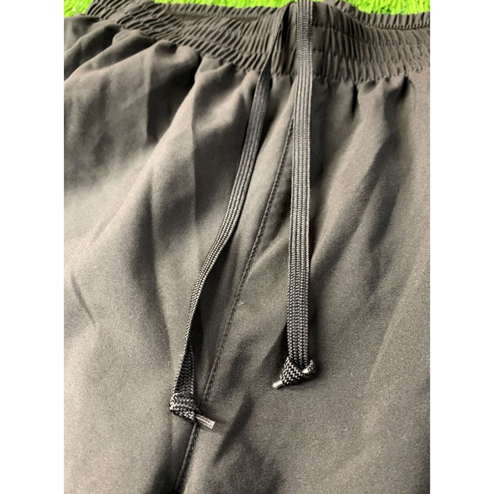 Adidas ADIDAS PERFORMANCE ORIGINAL 2019 MEN RUN SPORT TRAINING SHORTS M Black and White Training Mens Shorts Size US 31 - 3 Thumbnail