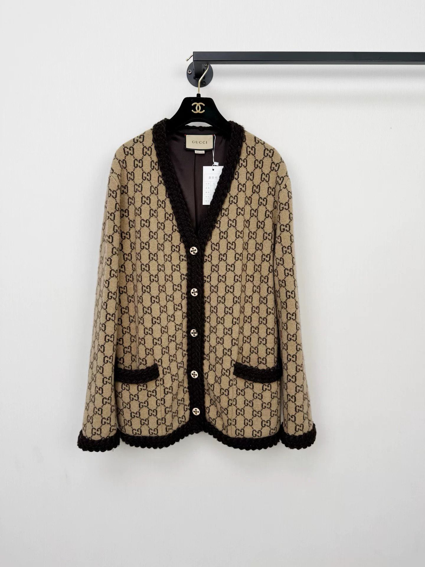 Gucci gucci wool cardigan in nearly condition Size US S / EU 44-46 / 1 - 1 Thumbnail