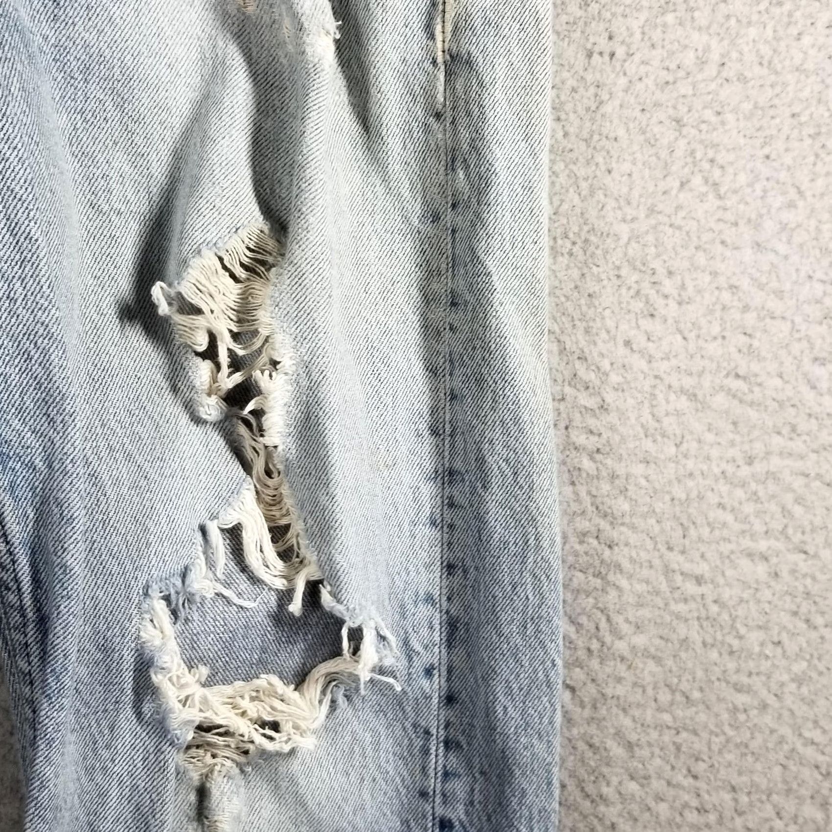 Levi's VINTAGE Levi's 501 Jeans Mens 32x30 Blue Denim 1986 Regular Straight Batch 501 Button Fly, Distressed Pockets, Cotton, USA, Fall Mens Size US 32 / EU 48 - 2 Thumbnail