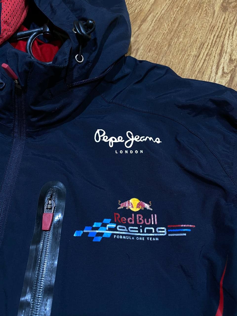 Red Bull Red Bull Vintage Racing F1/NASCAR Big Logo Y2K Jacket Size US S / EU 44-46 / 1 - 8 Thumbnail
