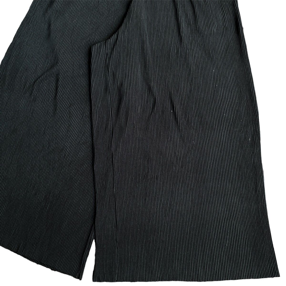 Japanese Brand × Vintage Rare Japanese Brand UniqIo Pleats Issey Style Wide Leg Pants Size US 32 / EU 48 - 3 Thumbnail