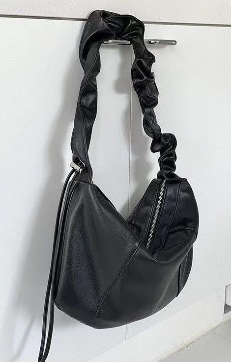 Japanese Brand Retro y2k fashion pu leather ruched strap shoulder hobo bag Size ONE SIZE - 4 Thumbnail