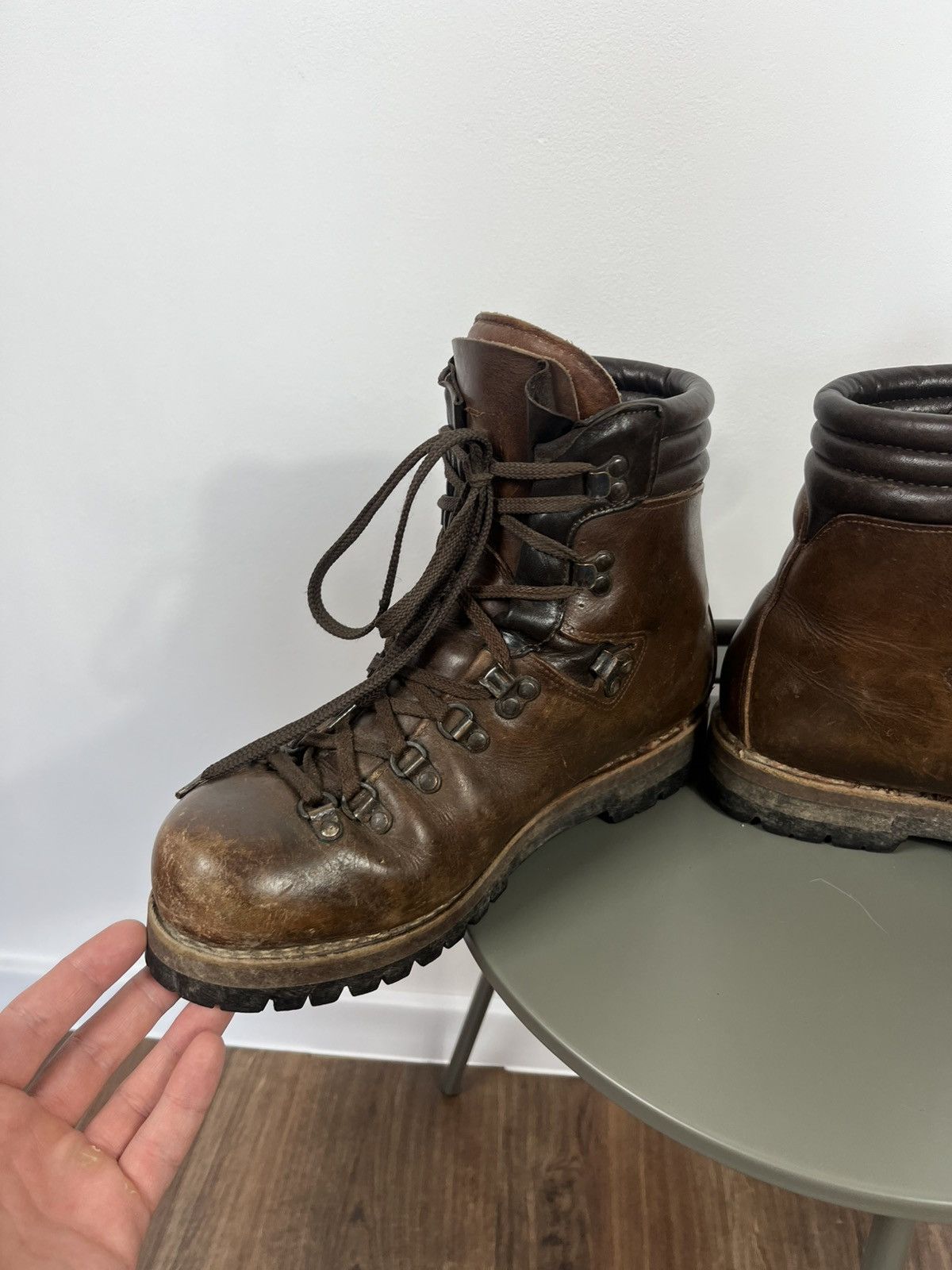 Other Meindl Men’s Leather Hiking Boots 9 Heavy Duty Vibram Sole Size US 9 / EU 42 - 12 Thumbnail