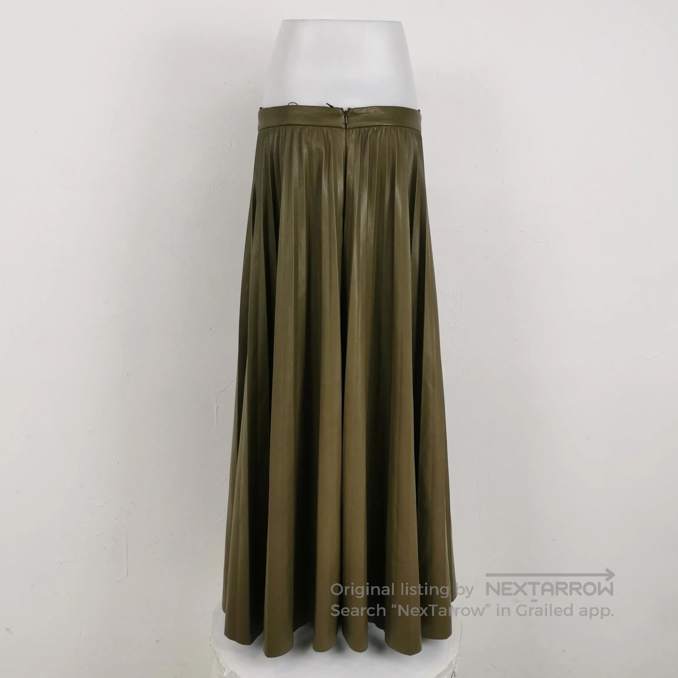 Weekend Max Mara Weekend Max Mara Solid Pleated Midi Skirt US14. Size 33" - 1 Thumbnail