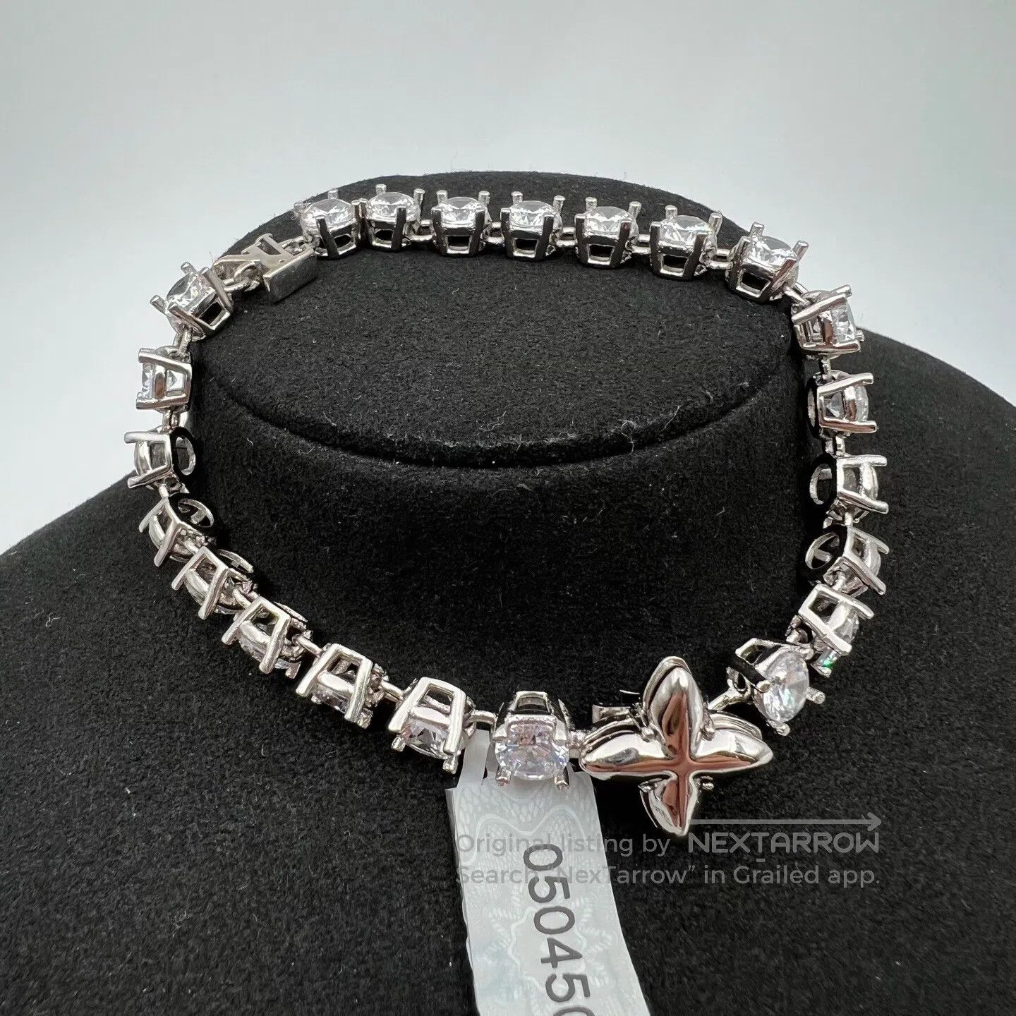 Louis Vuitton Louis Vuitton Crystals: Zircon White Flower Bracelet Size ONE SIZE - 1 Thumbnail