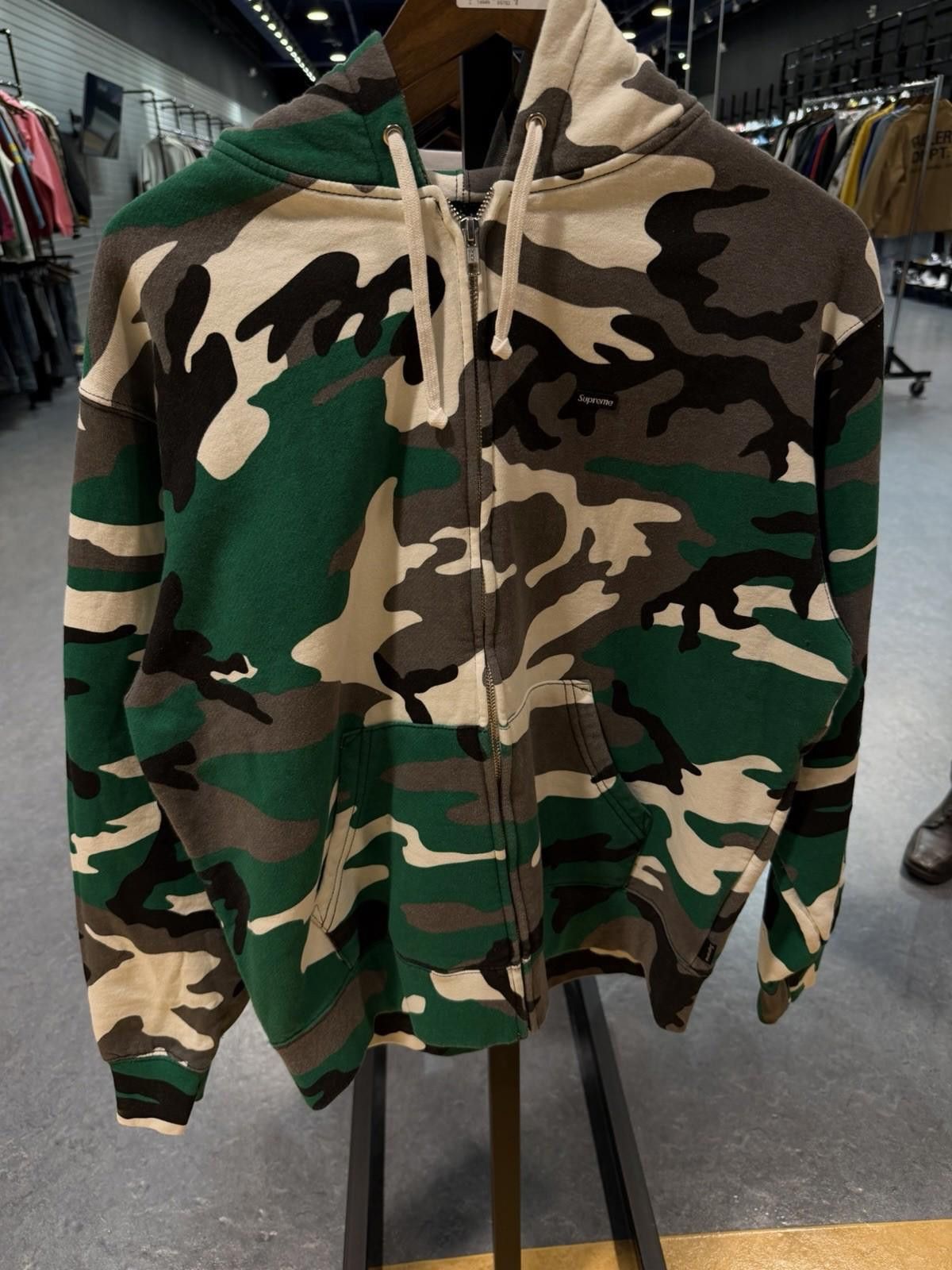 Supreme Supreme Size Small Zip Up Hooded Camo Sweatshirt Small Logo Size US S / EU 44-46 / 1 - 3 Thumbnail