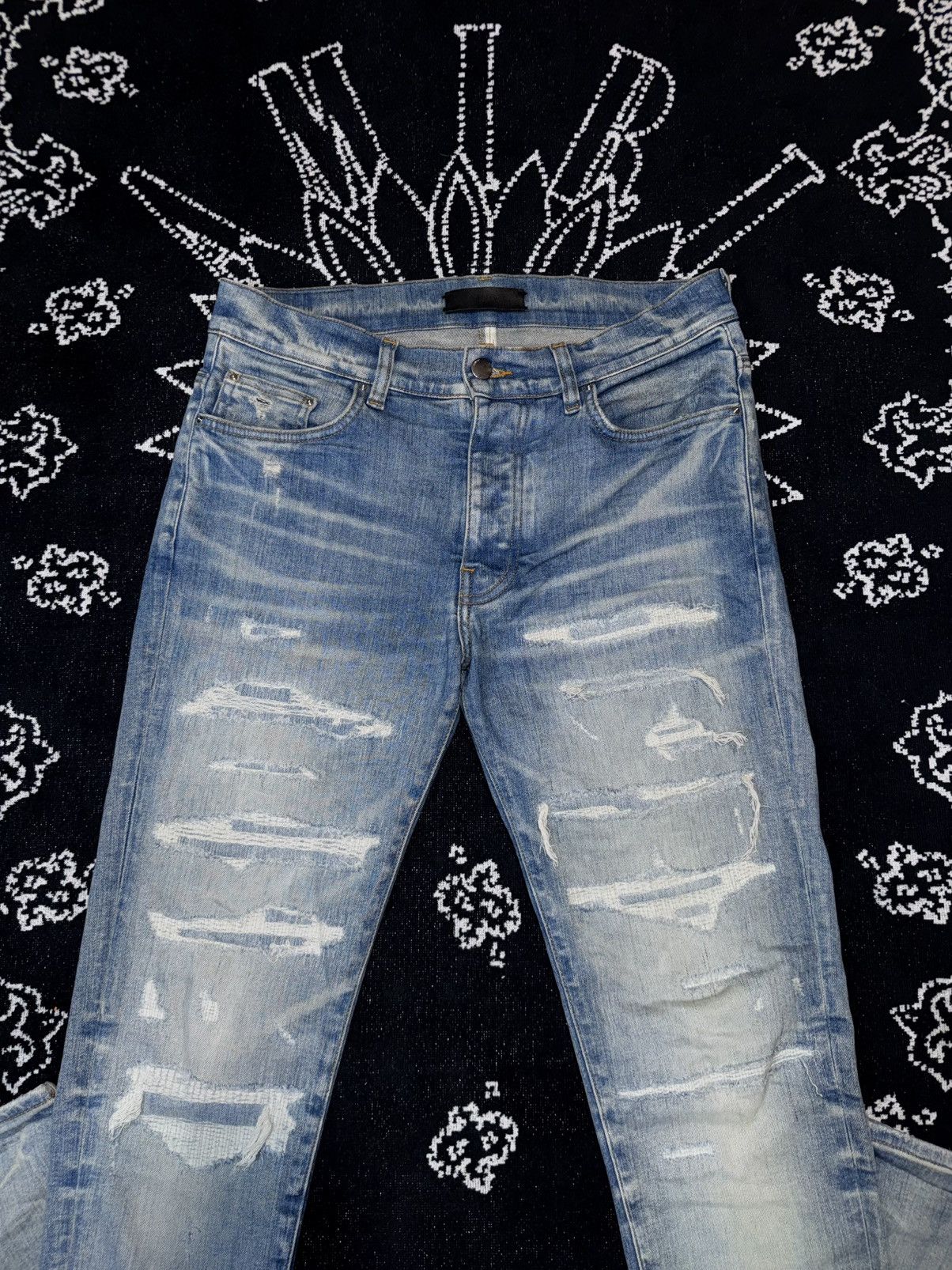Amiri AMIRI BLUE DISTRESSED TRASHED JEANS Size US 31 - 2 Thumbnail