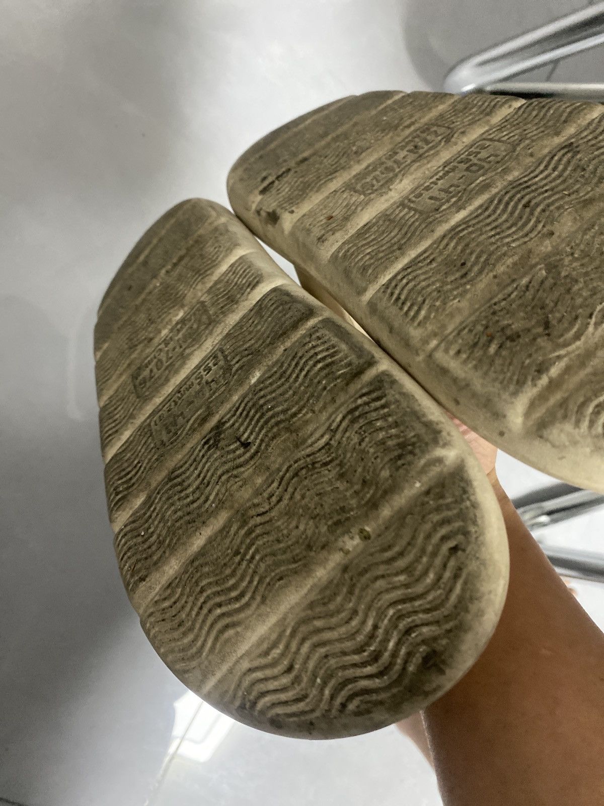 Other Men's slippers, used, extremely comfortable to wear. Size US 9 / EU 42 - 1 Thumbnail