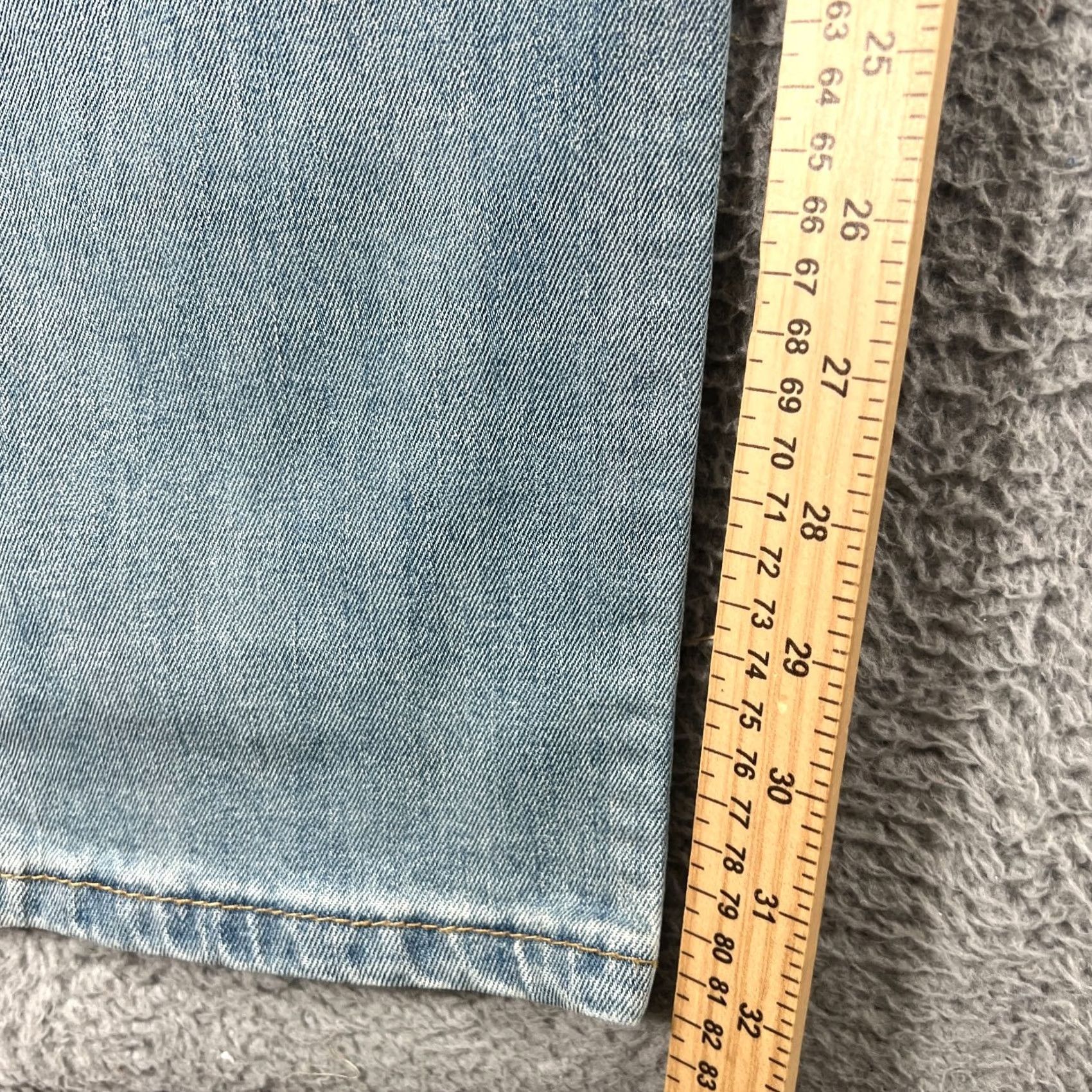 Levi's Levi's 505 Jeans Mens 33x32 Blue Straight Leg Light Wash Denim Classic Fit Regular Size Type: Regular 5-Pocket Design Shoes? Size US 33 - 6 Thumbnail