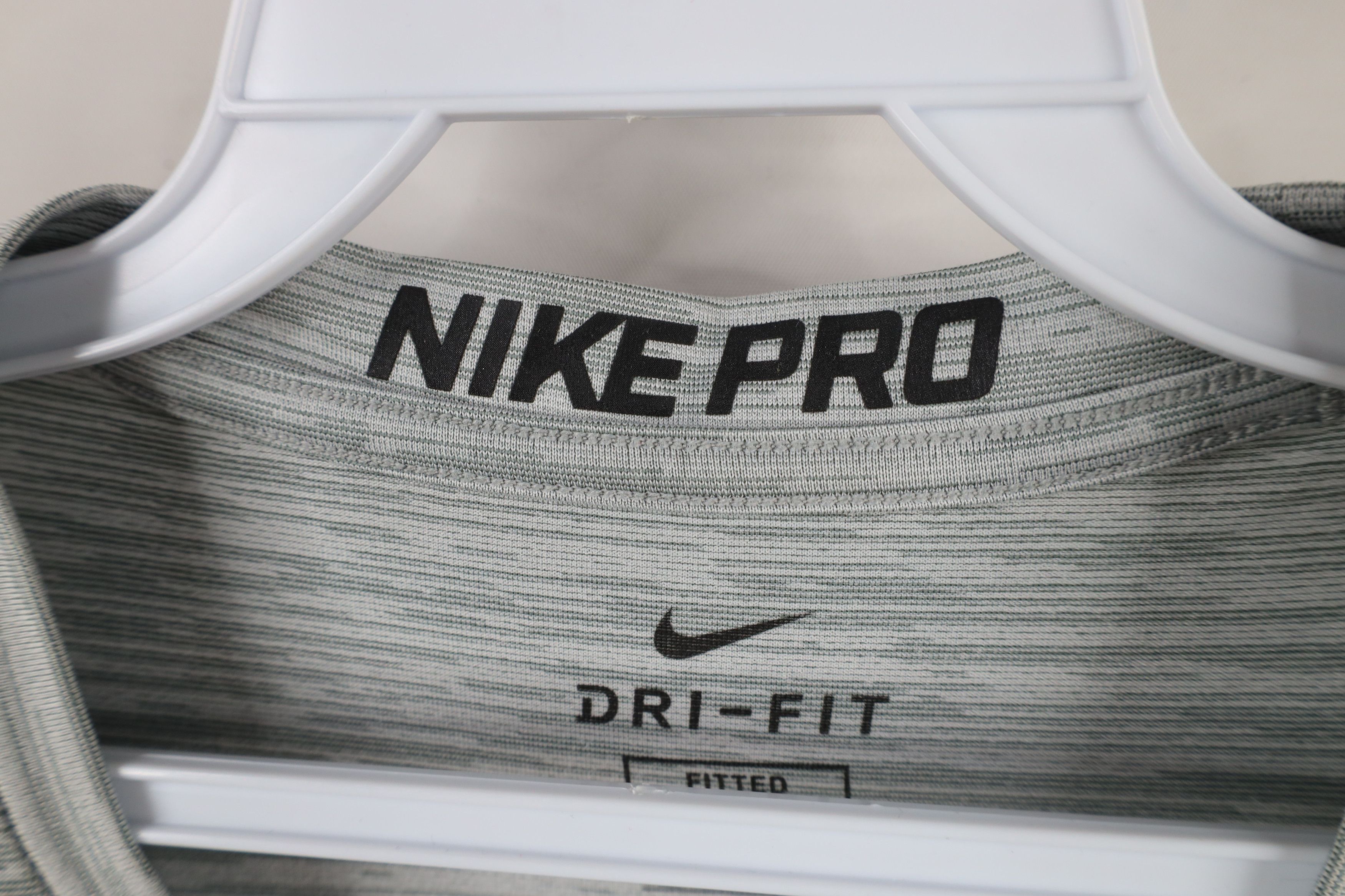 Nike × Vintage Nike Pro Compression Center Swoosh Gym Training T-Shirt Gray Size US L / EU 52-54 / 3 - 8 Thumbnail