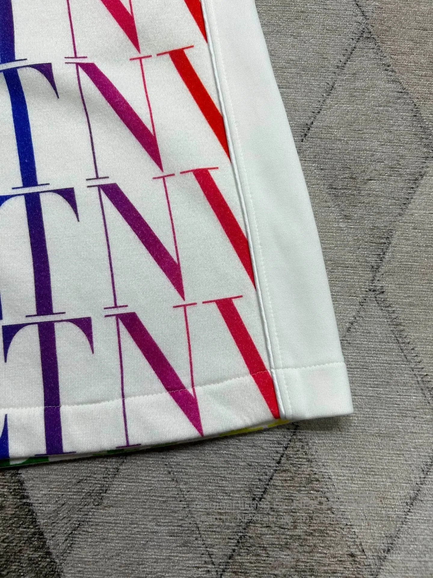 Valentino Valentino 22SS Logo Print Shorts. Size US 26 / EU 42 - 6 Thumbnail