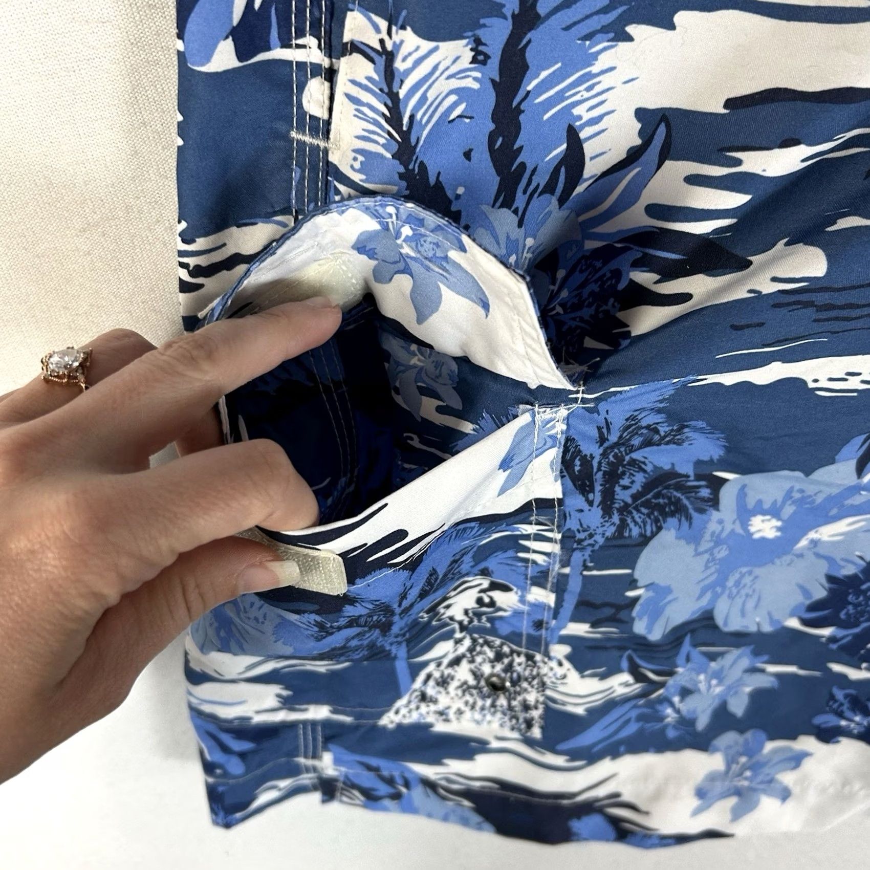 Chaps Chaps Swim Trunks Mens XL Blue Abstract Floral Boardshorts Beach Pool Nylon Polyester Quick Dry Breathable Pockets Drawstring Elastic Waist Lined Size US 36 / EU 52 - 3 Thumbnail