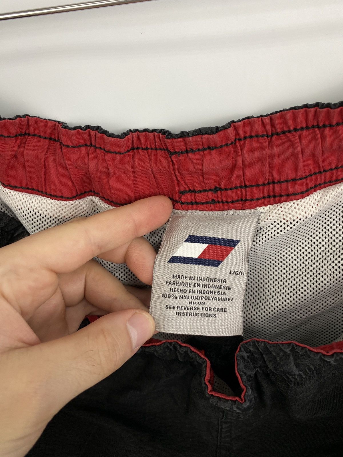 Tommy Hilfiger Vintage 90s Tommy Hilfiger Nylon shorts casual streetwear Size US 34 / EU 50 - 6 Thumbnail