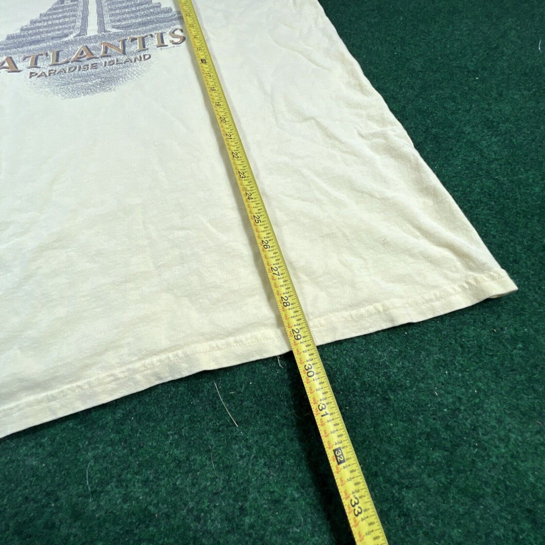 Vintage Vintage 2004 Atlantis Paradise Island Shirt Size Large Rare Yellow Size US L / EU 52-54 / 3 - 6 Thumbnail