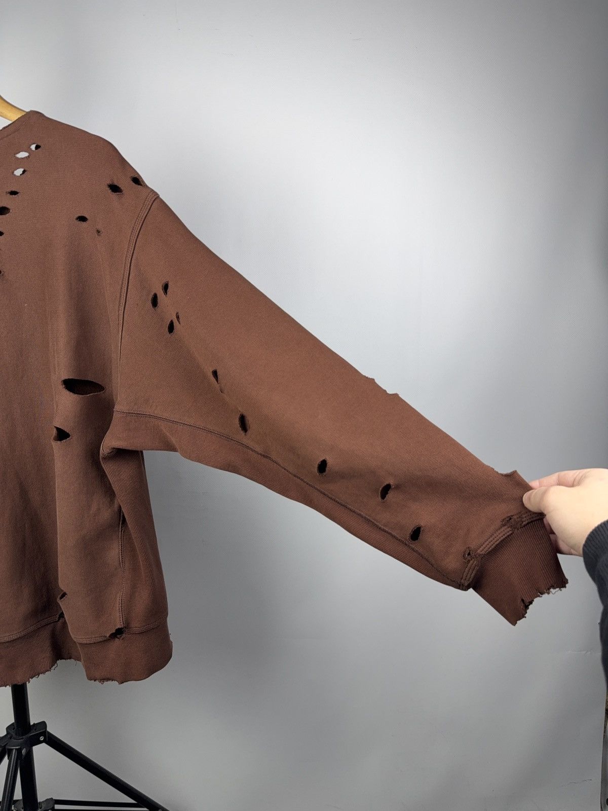 Carhartt 00s Y2K Carhartt WIP Distressed Brown Destroyed Sweatshirt L Size US L / EU 52-54 / 3 - 14 Thumbnail