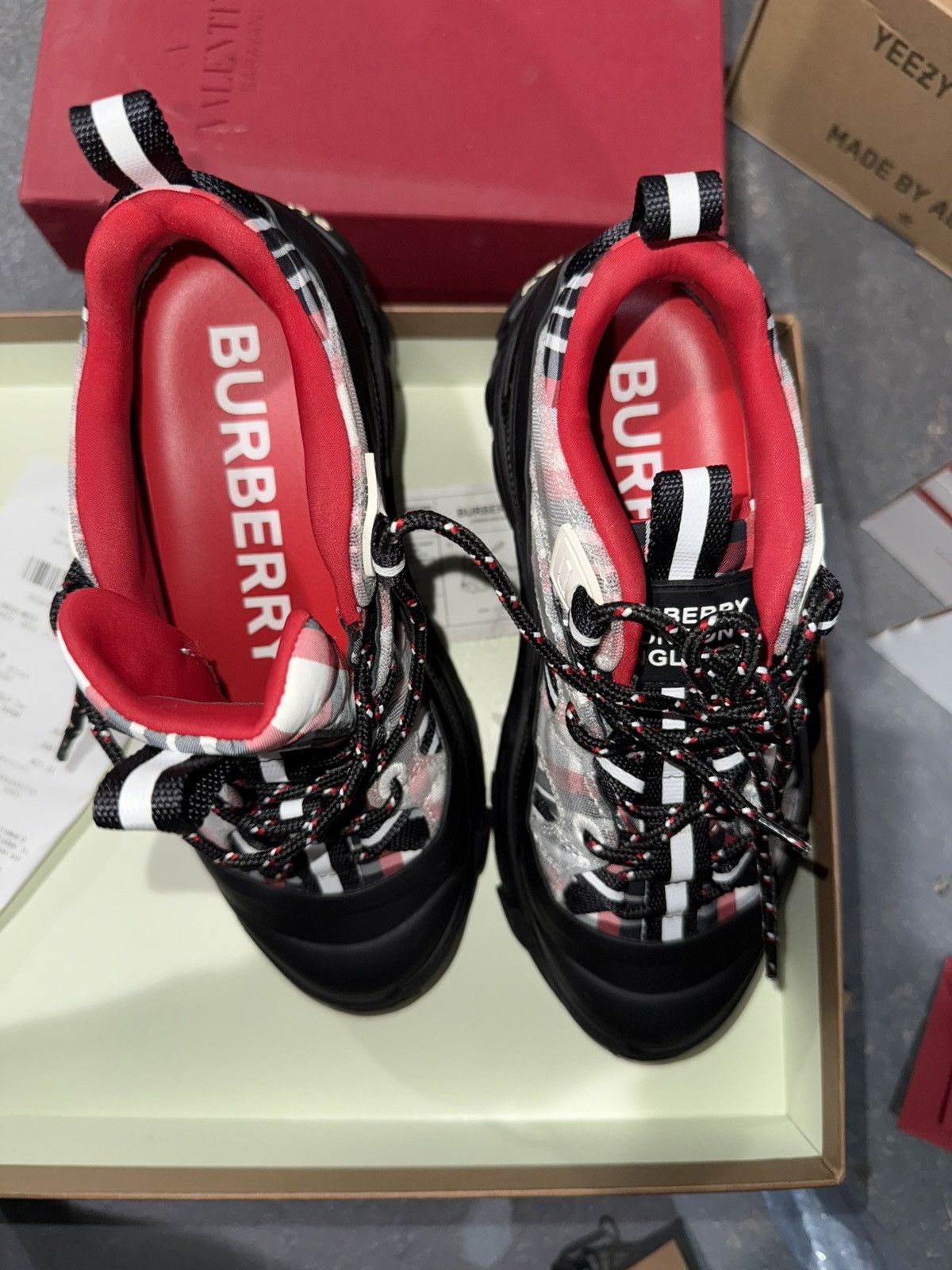 Burberry Burberry Arthur Check Plaid Sneakers Black Red Low Top Women Size US 6 / IT 36 - 9 Thumbnail