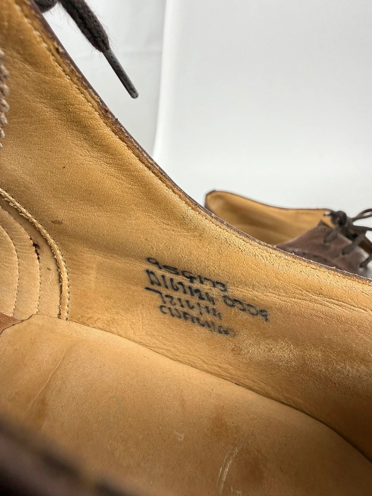 Church's Churchs Oxford Brogues Genuine Leather size 9.5 Size US 10.5 / EU 43-44 - 11 Thumbnail
