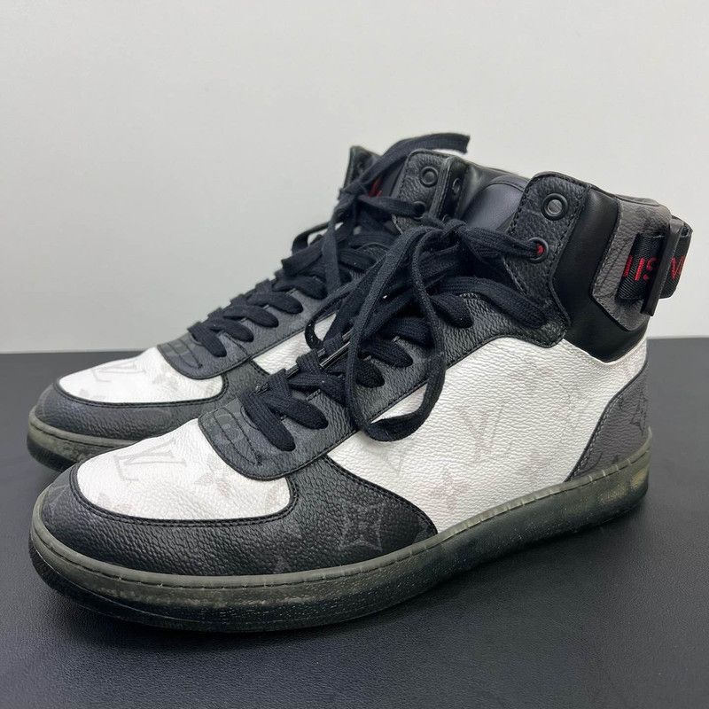 Louis Vuitton Louis Vuitton Rivoli Casual Sneakers in White and Blue 0079 Size US 6 / IT 36 - 1 Thumbnail