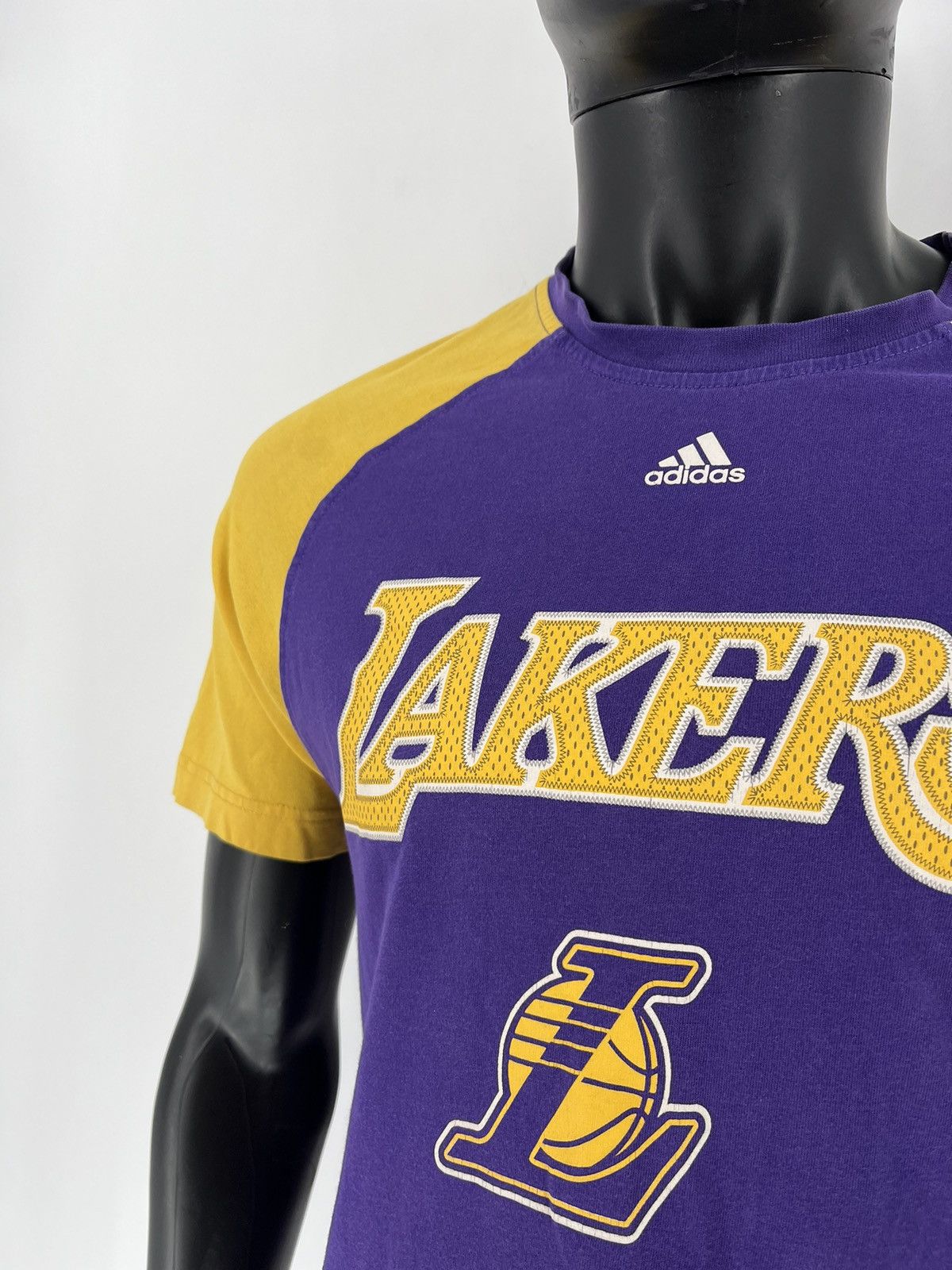 Adidas 🔷Vintage Adidas L.A. Lakers Kobe Bryant #24 T-shirt🔷 Size US M / EU 48-50 / 2 - 6 Thumbnail