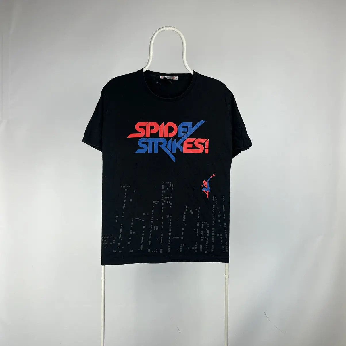 Marvel Comics Uniqlo x the amazing spider man Tshirt size Large Size US L / EU 52-54 / 3 - 1 Thumbnail