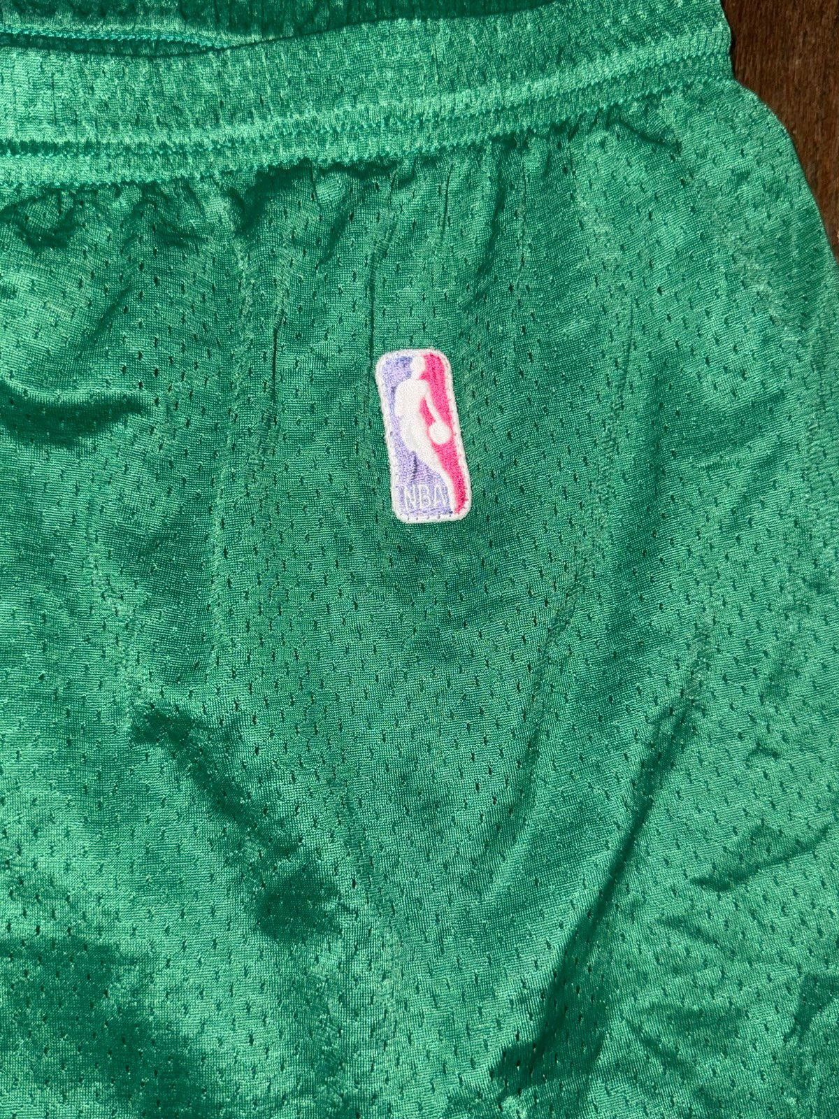 Nike Nike Team Sports Celtics NBA Mesh Shorts Rare Hoops Sz XXL Size US 40 / EU 56 - 4 Thumbnail