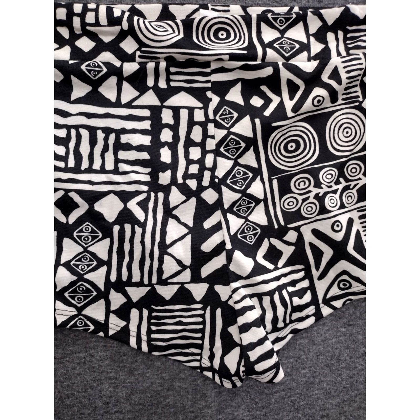 Vintage Codigo Women's Black and White Aztec Print Mini Chino Shorts Preppy Size L Size 36" / US 14 / IT 50 - 7 Thumbnail