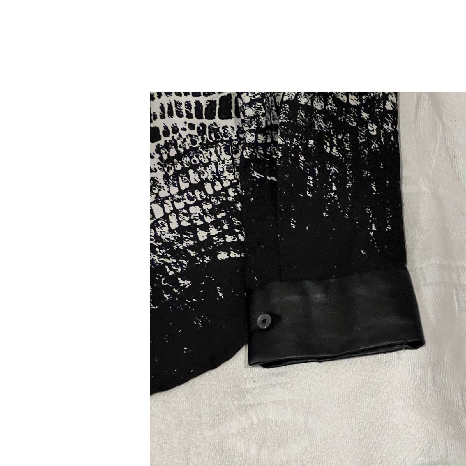 Calvin Klein Calvin Klein Shear Blouse Womans S Size S / US 4 / IT 40 - 4 Thumbnail