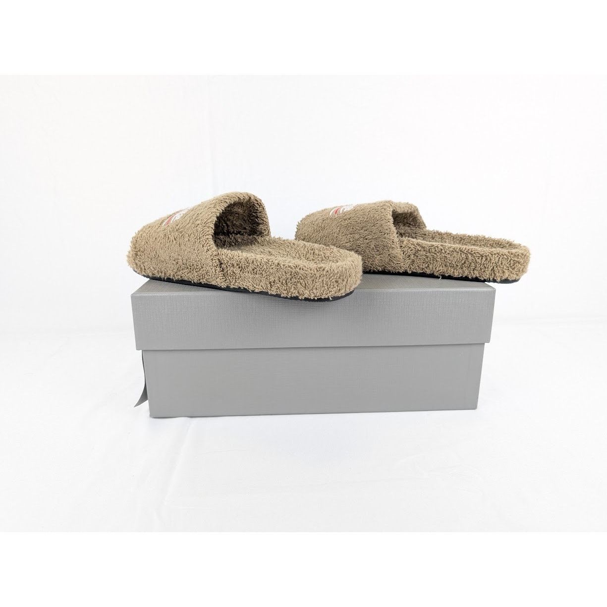 Balenciaga o1rshd1 Q:2 / Furry Slide in Khaki / White / Red Size US 8 / EU 41 - 11 Thumbnail