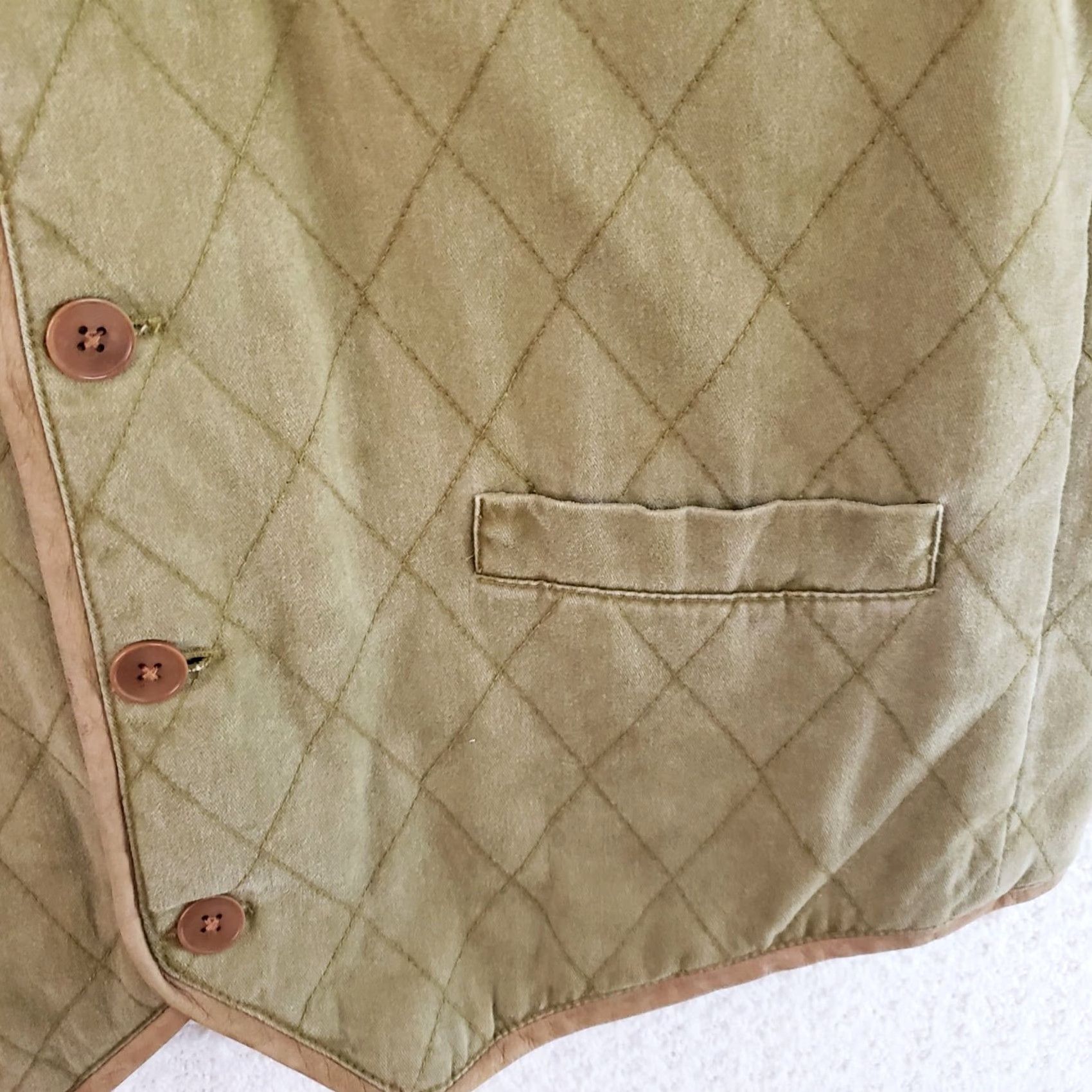 The Territory Ahead VINTAGE Territory Ahead Quilted Vest Mens L Green Cotton V Neck Button Front Hiking Size US L / EU 52-54 / 3 - 6 Thumbnail