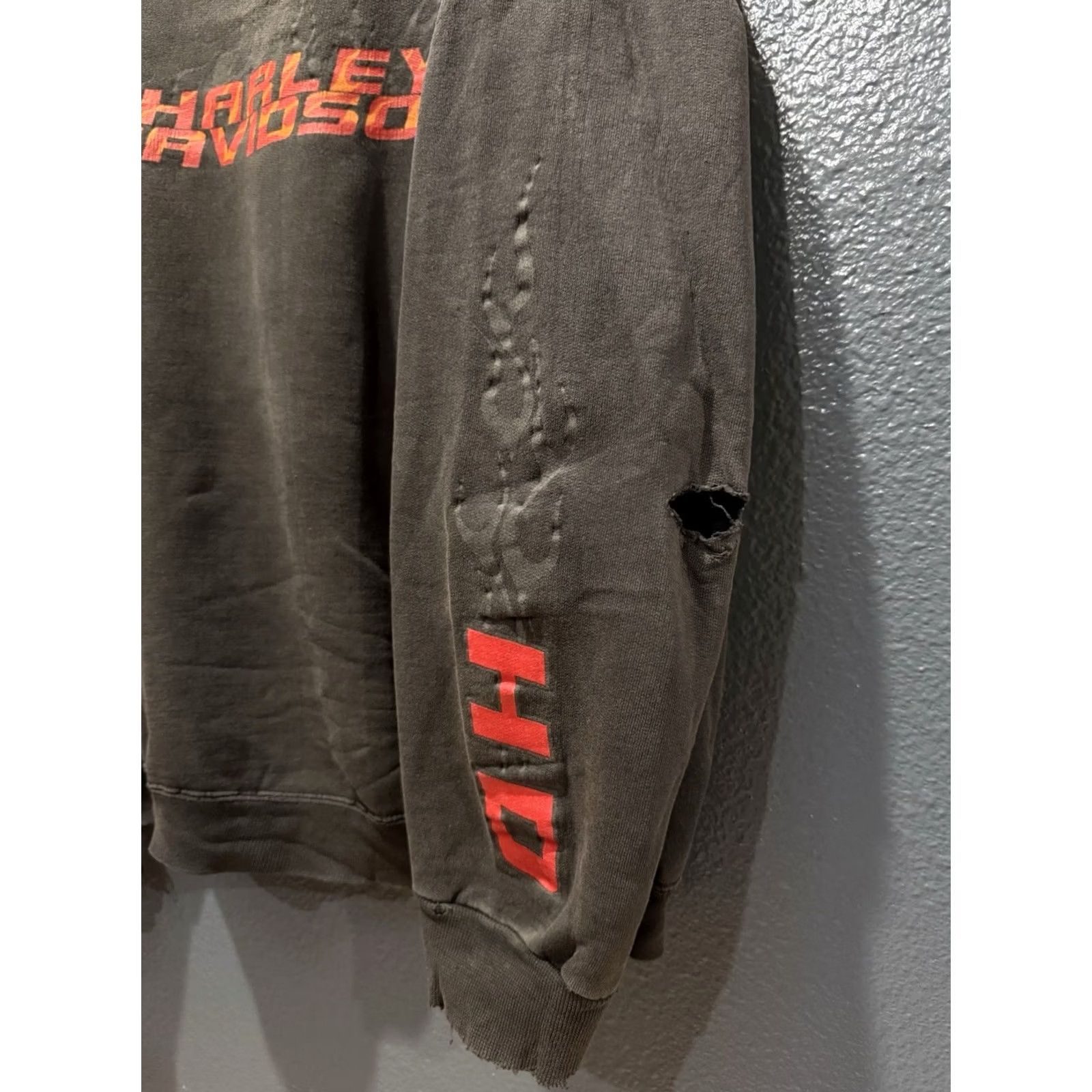 Harley Davidson VINTAGE Harley Davidson Motorcycles Sweatshirt Men XL Black Cotton Distressed Pullover Size XL Women? No. Size US XL / EU 56 / 4 - 4 Thumbnail