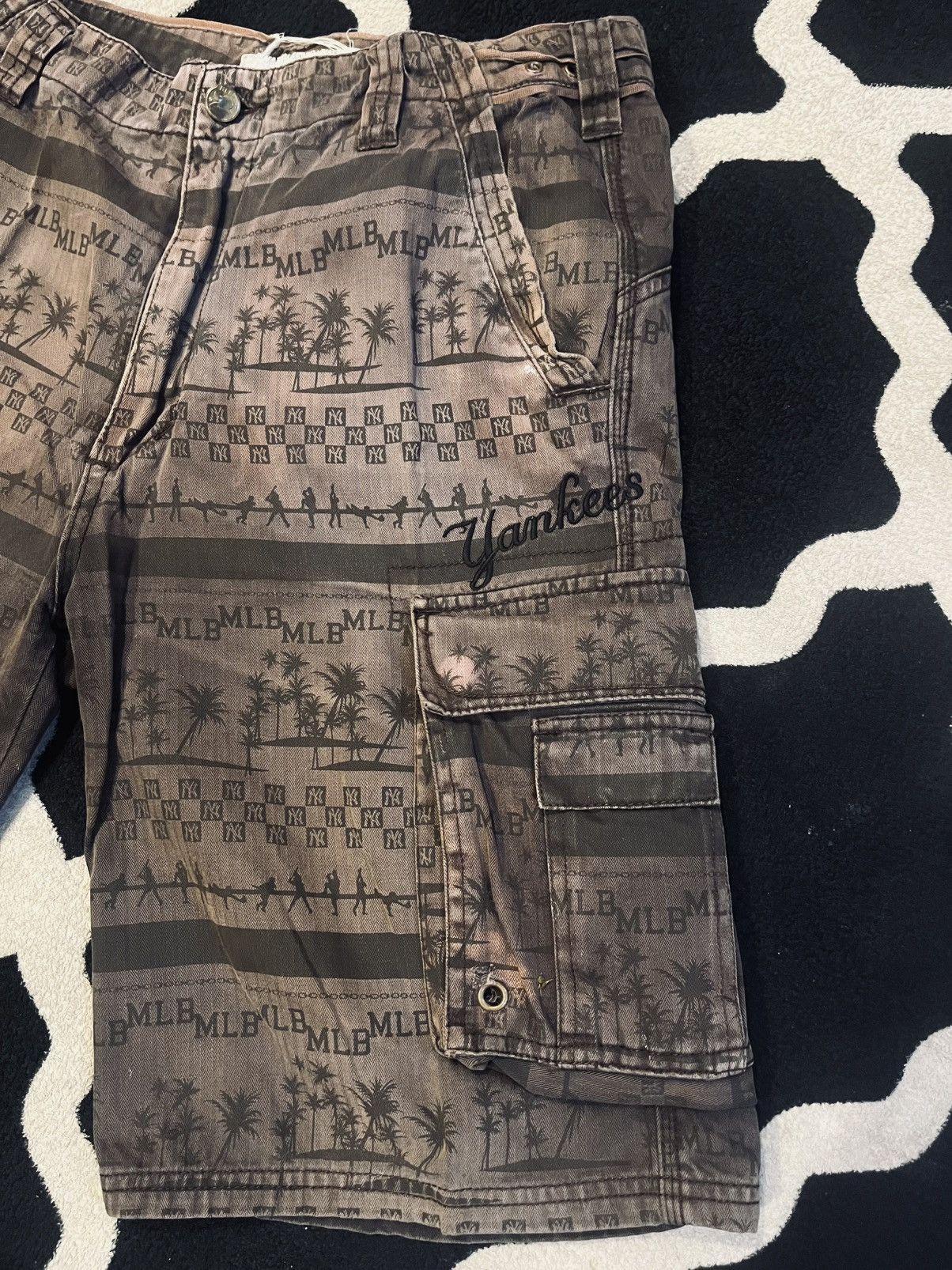 Vintage Faded MLB Yankees Cargo Shorts Brown Vintage Size US 32 / EU 48 - 2 Thumbnail