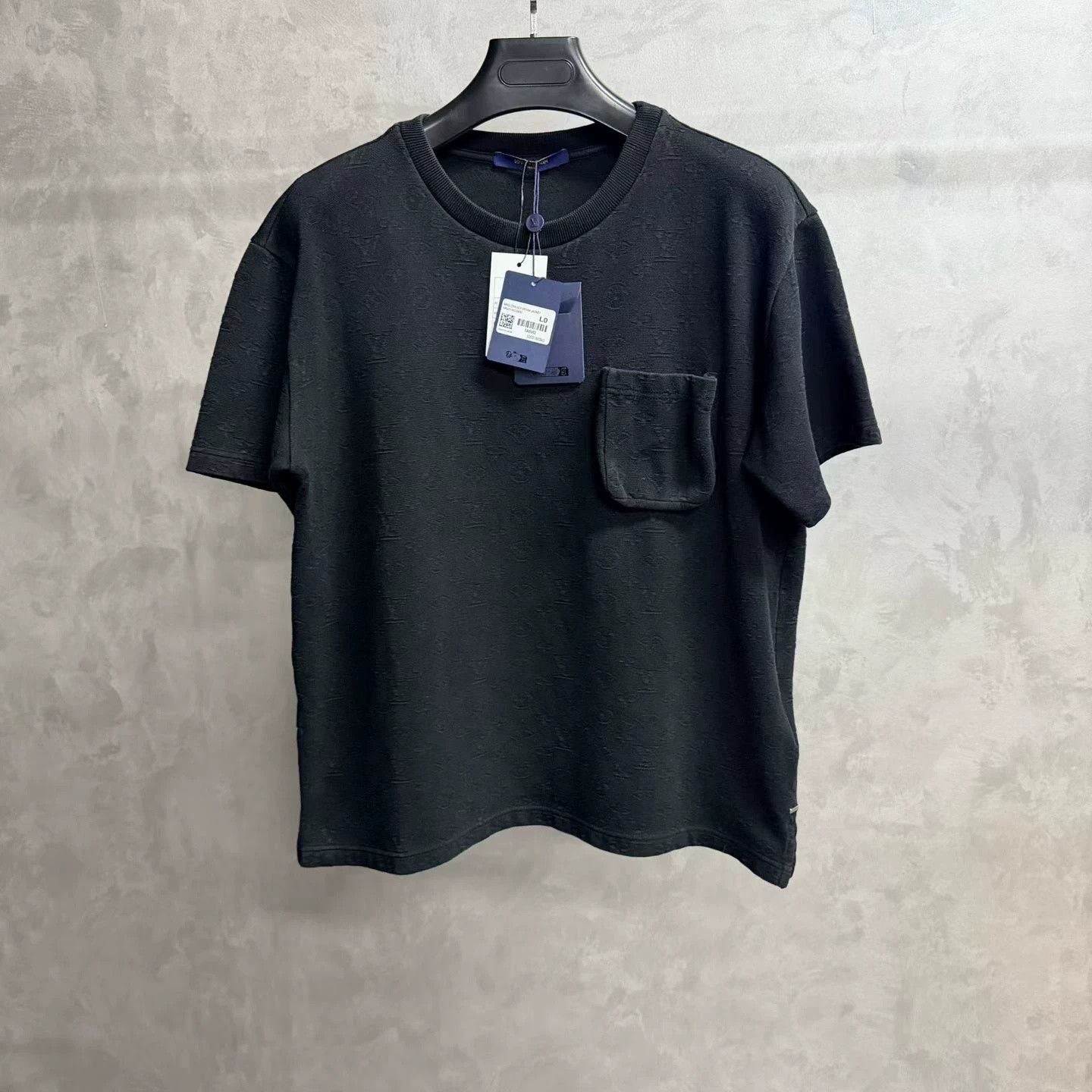 Louis Vuitton Louis Vuitton Black Monogram 3D Pocket T-Shirt Size US L / EU 52-54 / 3 - 1 Thumbnail