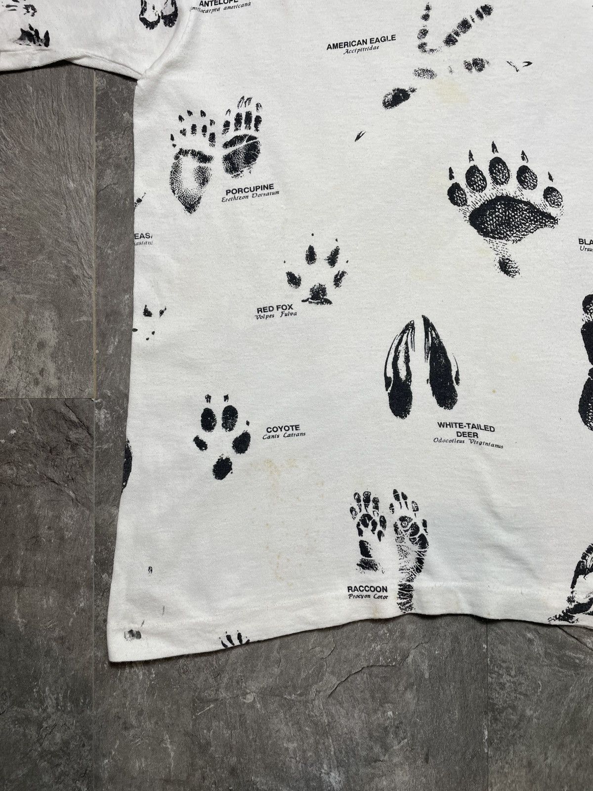 Vintage Vintage 90s Alaska Wildlife Animal Foot print AOP art Shirt Size US L / EU 52-54 / 3 - 2 Thumbnail