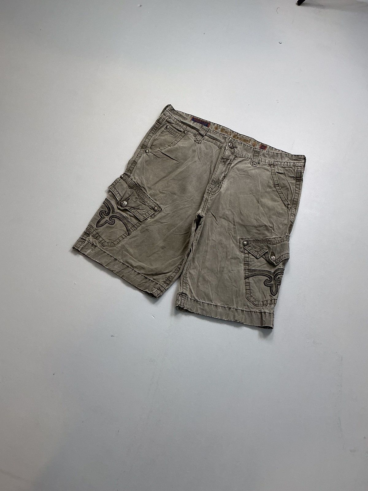 Rock Revival Vintage rock revival cargo jort Size US 44 / EU 60 - 3 Thumbnail