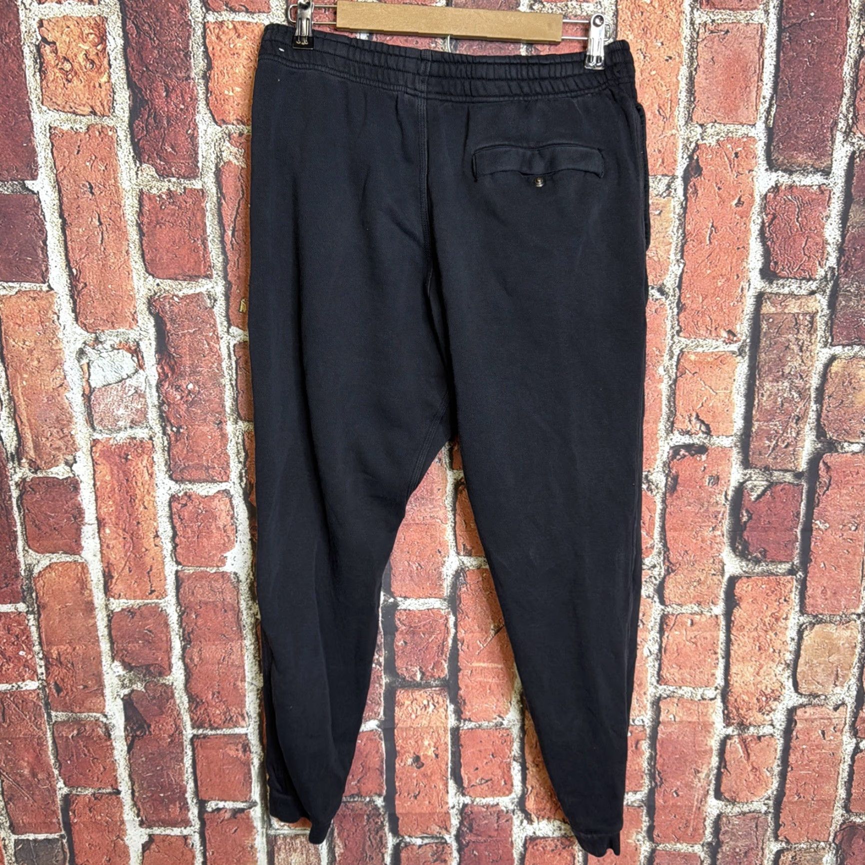 Nike VINTAGE Black Nike Y2K Grunge Essential Jogger Sweatpants Mens L Black Nike Sweatpants Grunge 90s Size US 33 - 3 Thumbnail