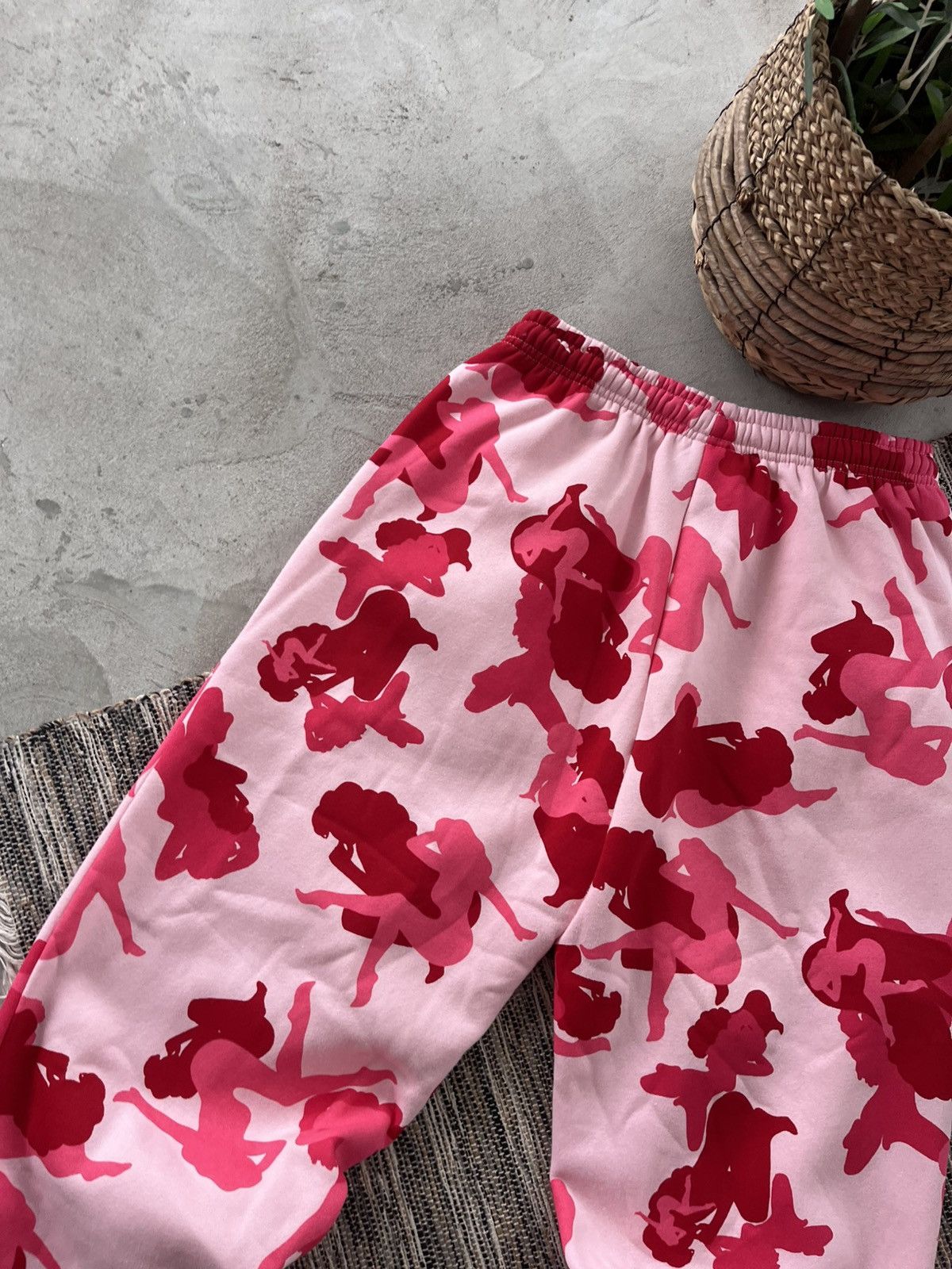 Named Collective Hype Named Collective Unrealistic Pink camouflage Sweatpants Size US 32 / EU 48 - 11 Thumbnail