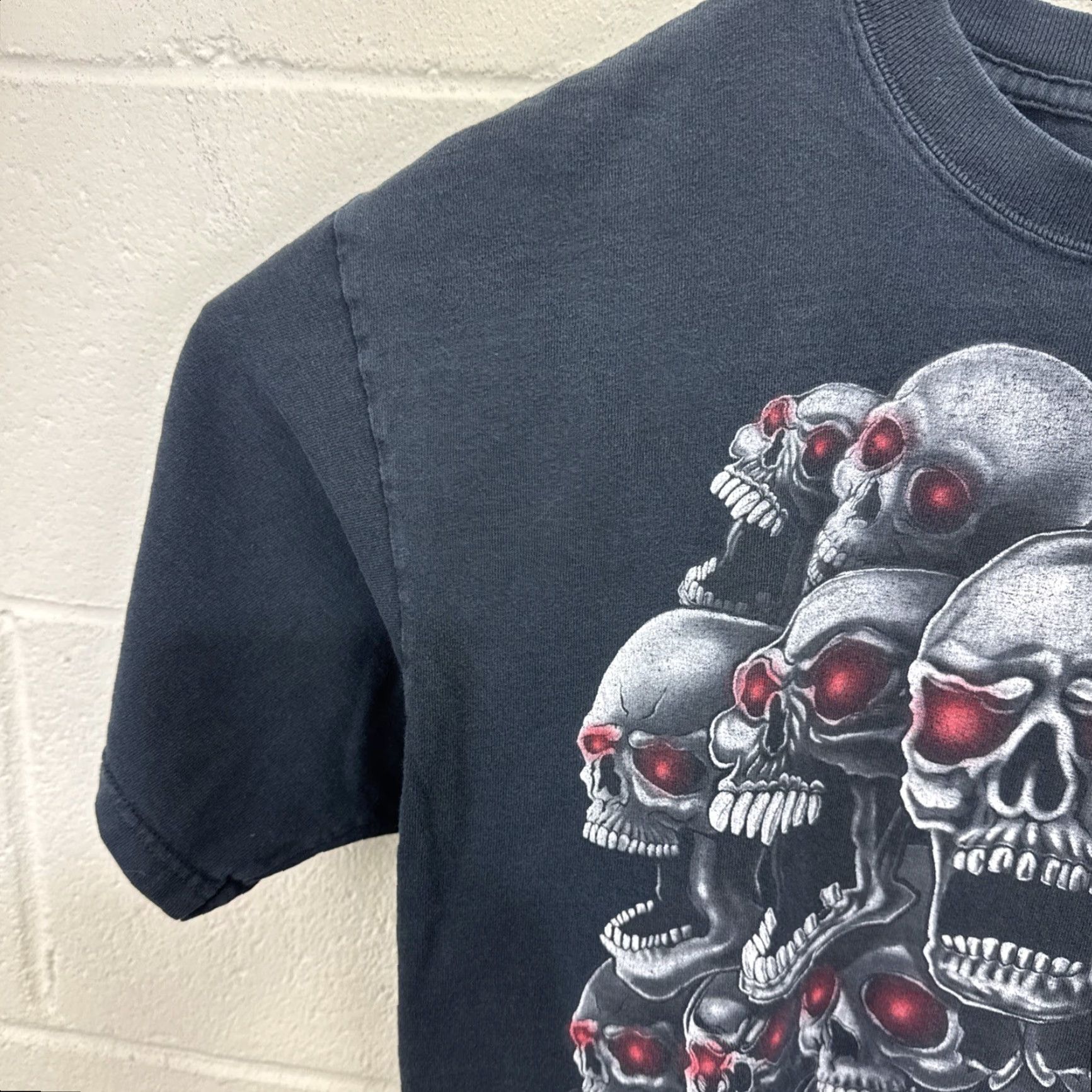 Anvil VINTAGE Anvil Skull Pile T Shirt Men Large Black Graphic Print Grunge Y2K Skater Size US L / EU 52-54 / 3 - 6 Thumbnail