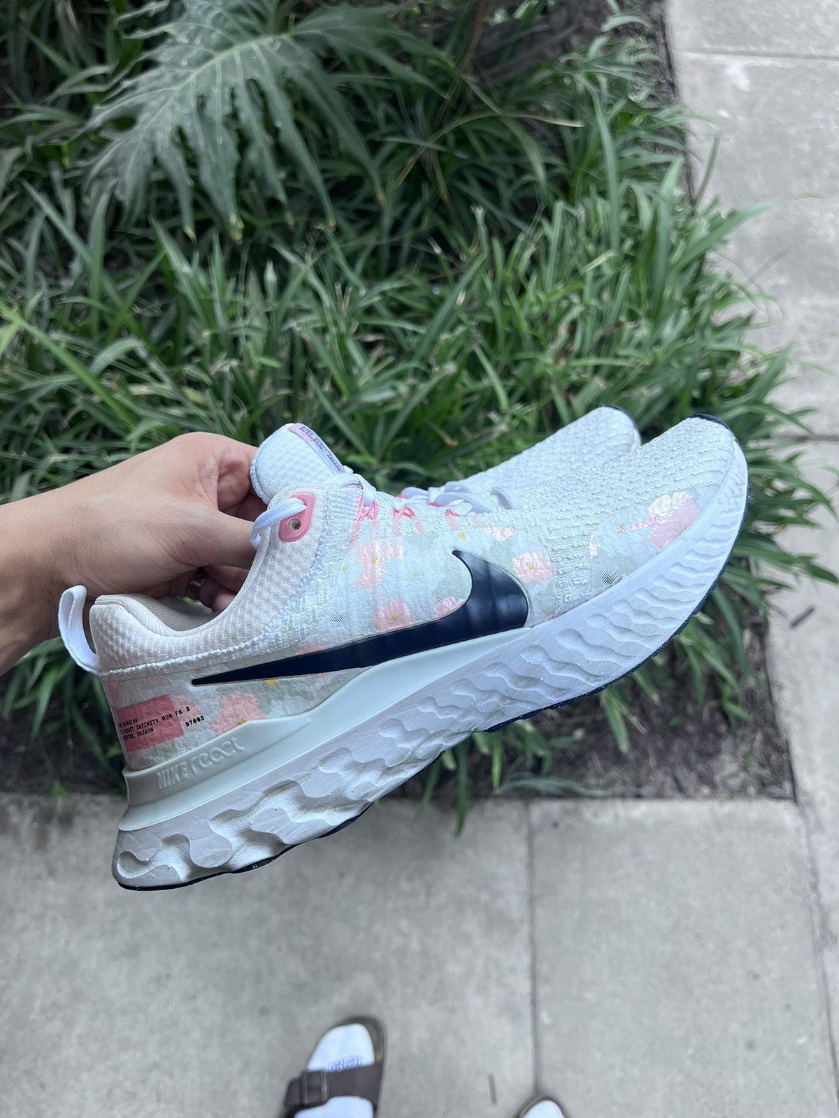 Nike Nike React Infinity 3 Premium Floral Watercolor Size US 9.5 / IT 39.5 - 1 Thumbnail