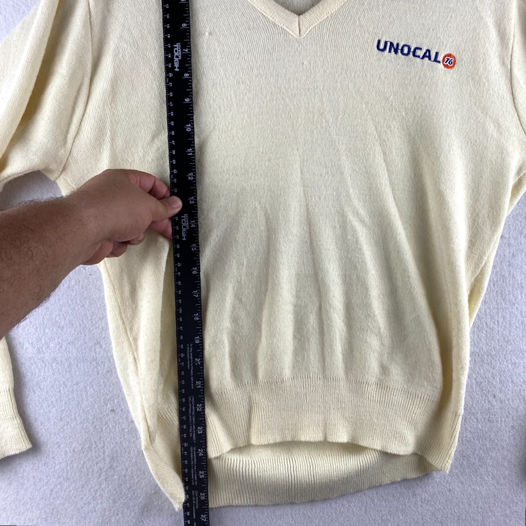 THE GREAT VINTAGE The Great Train Robbery Sweater Womens M Knit Pullover Long Sleeve V-Neck Beige 70s 80s Logo Accents Casual Size M / US 6-8 / IT 42-44 - 7 Thumbnail
