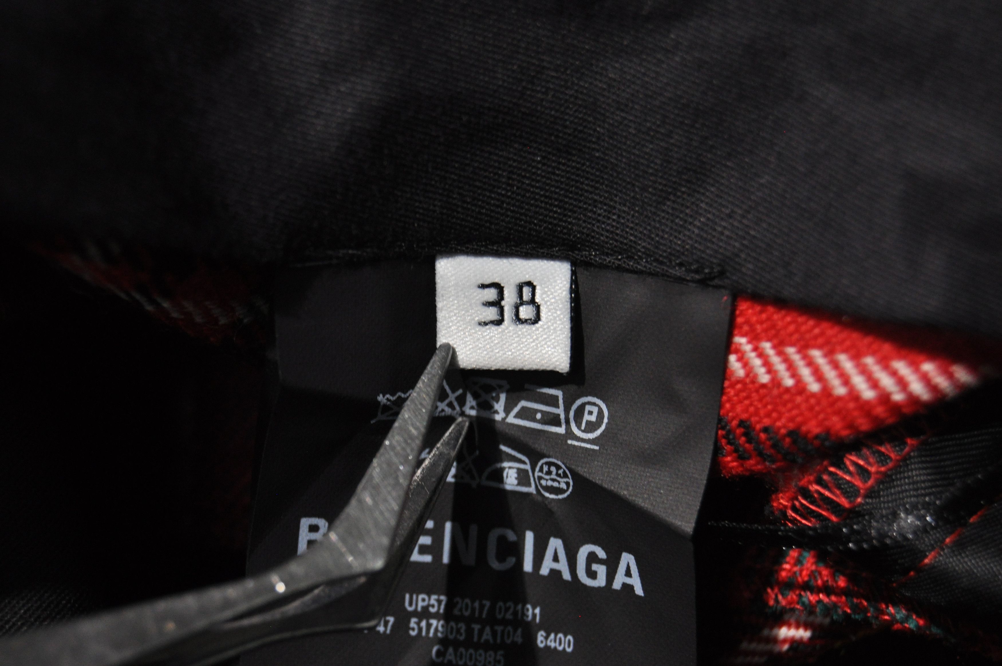 Balenciaga Balenciaga - DG - S/S 18 - Convertible Tartan Pants Size 26" / US 2 / IT 38 - 9 Thumbnail