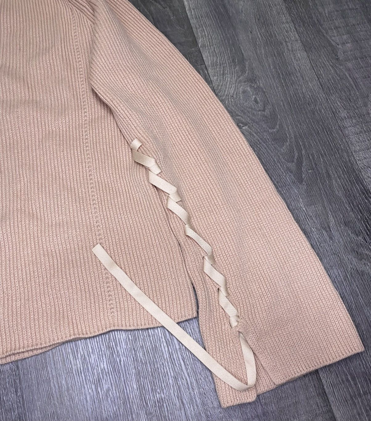 Helmut Lang Women’s Archival Helmut Lang Oversized Beige Bondage Sweater Size L / US 10 / IT 46 - 9 Thumbnail