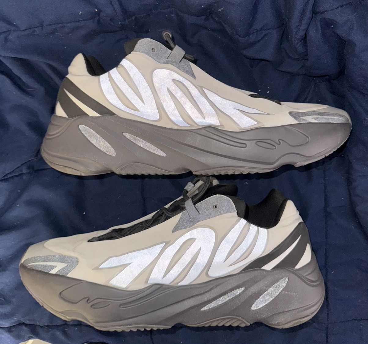 YEEZY 700 MNVN SIZE 13 METALLIC (Grey)