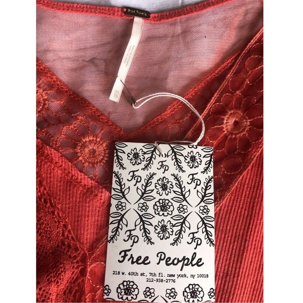 Free People NWT New Free People Lola Lace Trim V-Neck Top Size XS Size XS / US 0-2 / IT 36-38 - 4 Thumbnail