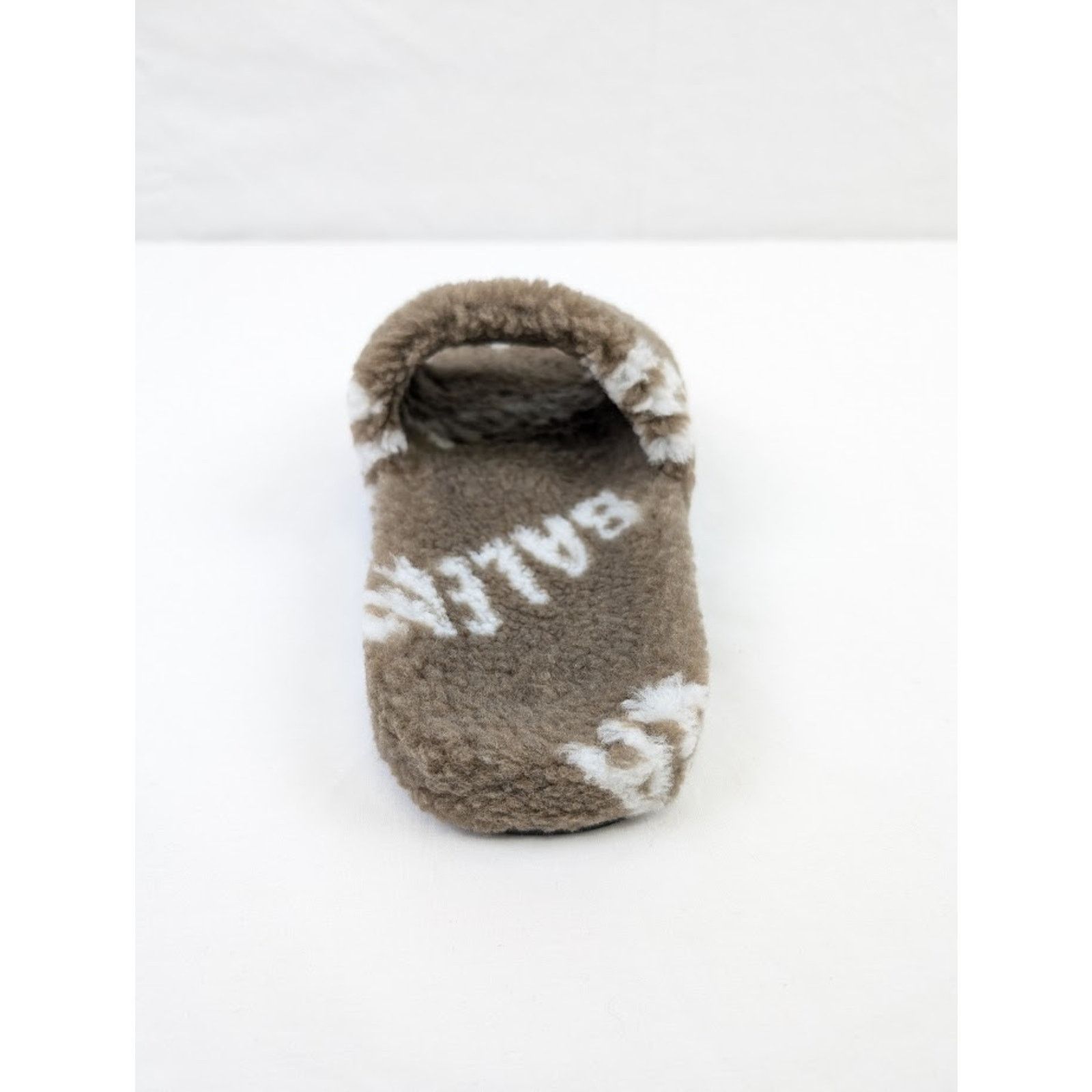 Balenciaga o1rshd1 All Over Logo Furry Slides in Dark Mink Grey/White Size US 11 / IT 41 - 13 Thumbnail