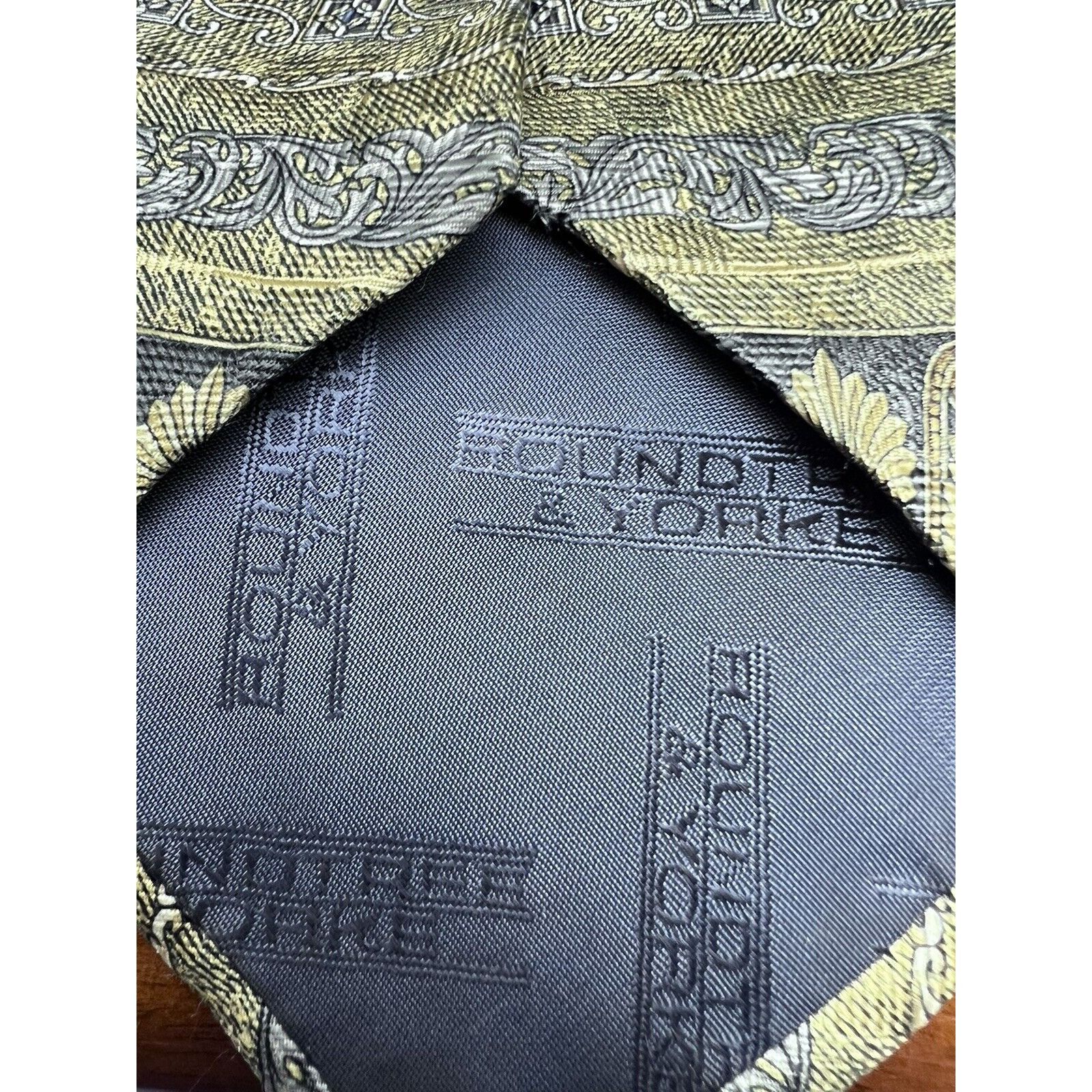 Roundtree & Yorke ROUNDTREE & YORKE FASHION DRESS SUIT DESIGNER NECKTIE TIE Size ONE SIZE - 5 Thumbnail