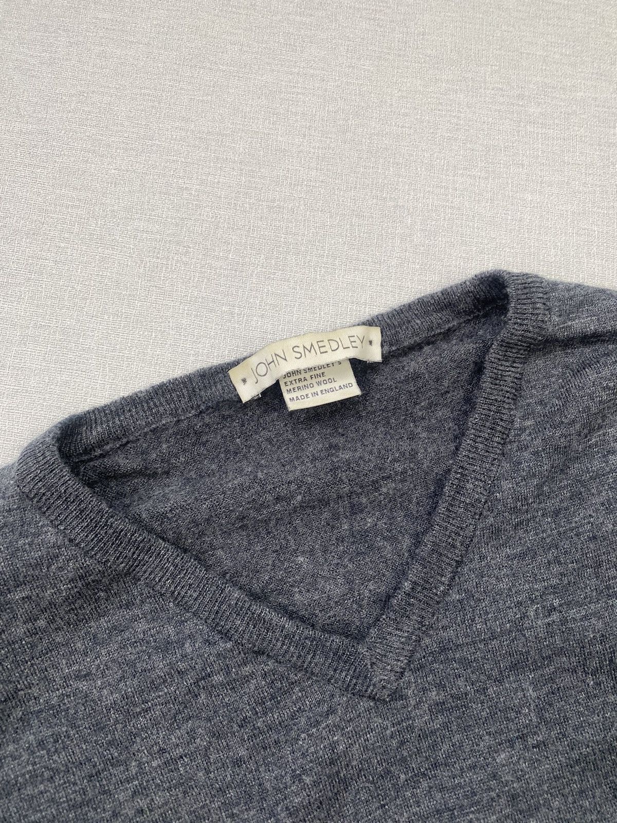 John Smedley Men’s John Smedley Wool V-Neck Sweater size L Size US L / EU 52-54 / 3 - 3 Thumbnail
